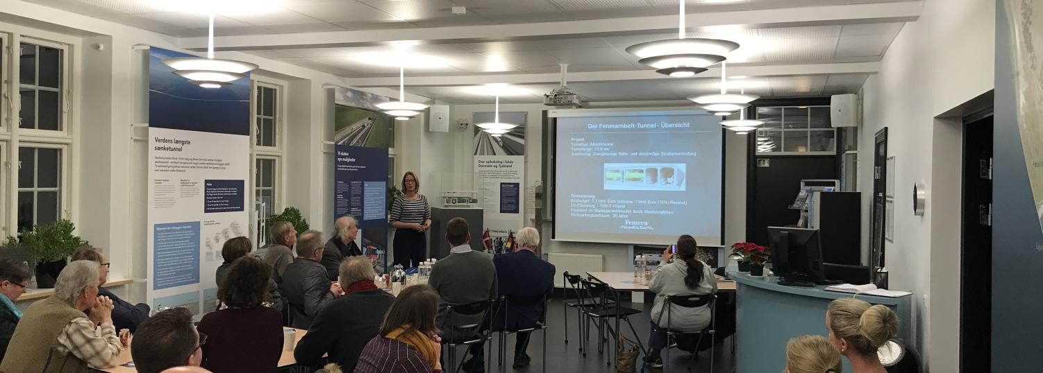 Marie Rhodin, Femern A/S informationscenter i Burg orientrede om den aktuelle situation omkring Femern Bælt-forbindelsen. Foto: Femern Belt Development